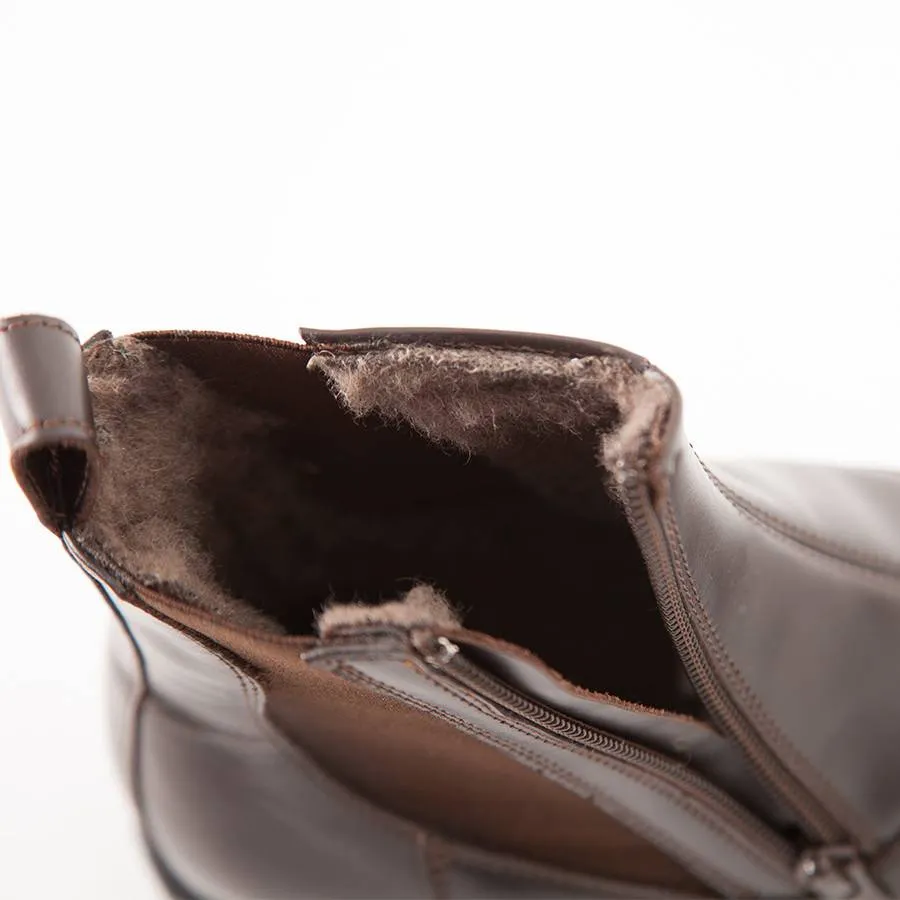 Boots with woolen inside