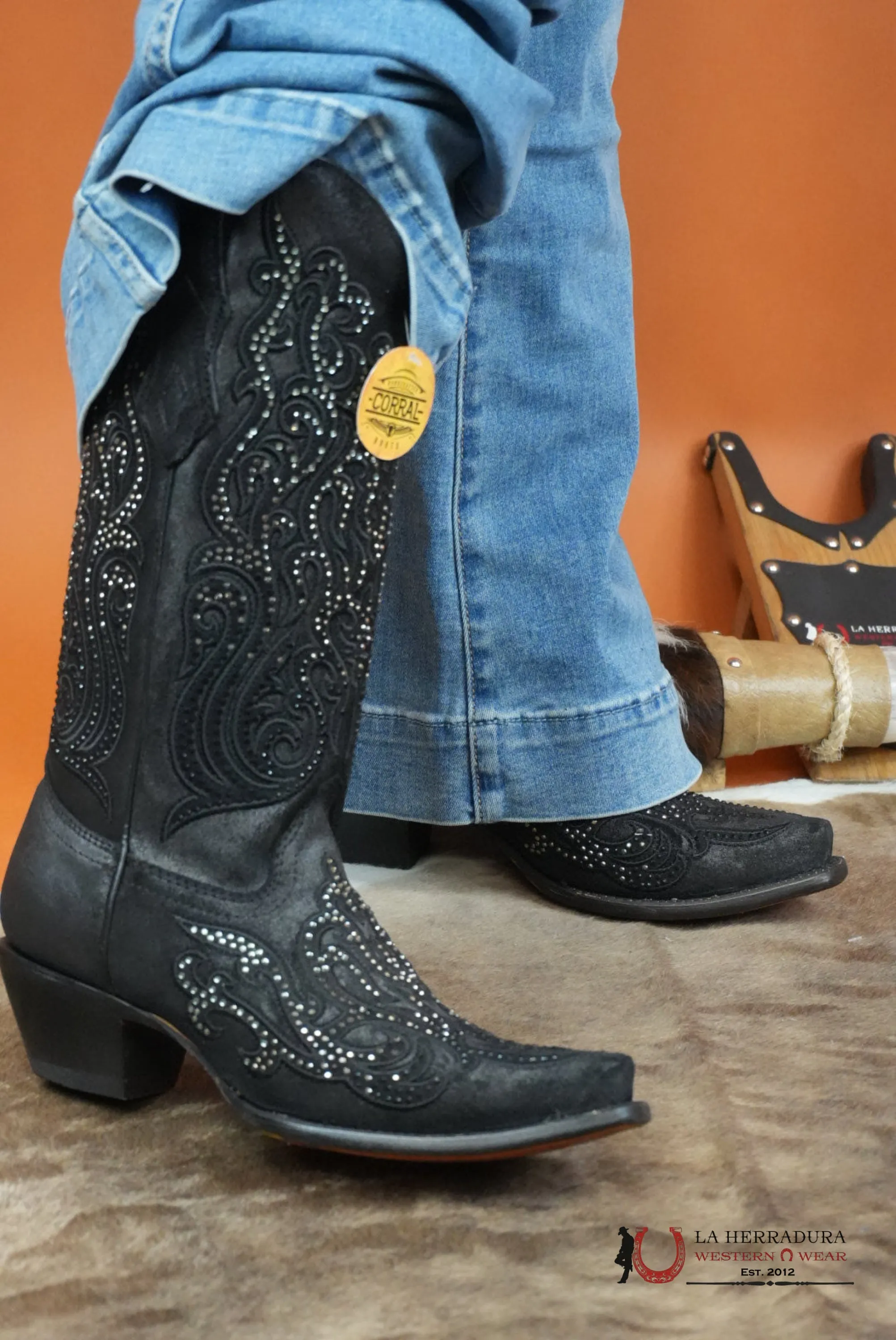 CORRAL BLACK EMBROIDERY & CRYSTALS POINT TOE BOOT C4100