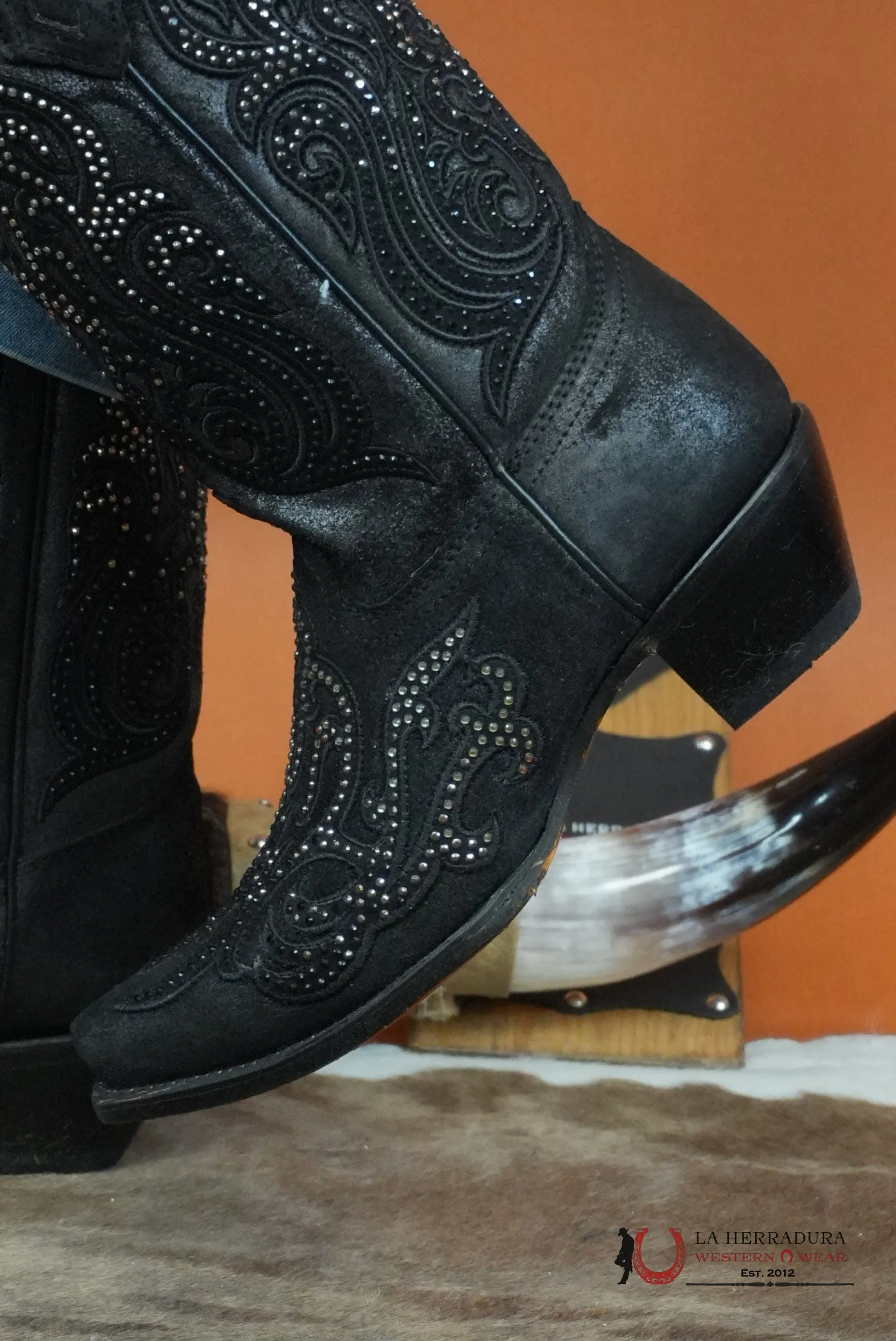 CORRAL BLACK EMBROIDERY & CRYSTALS POINT TOE BOOT C4100