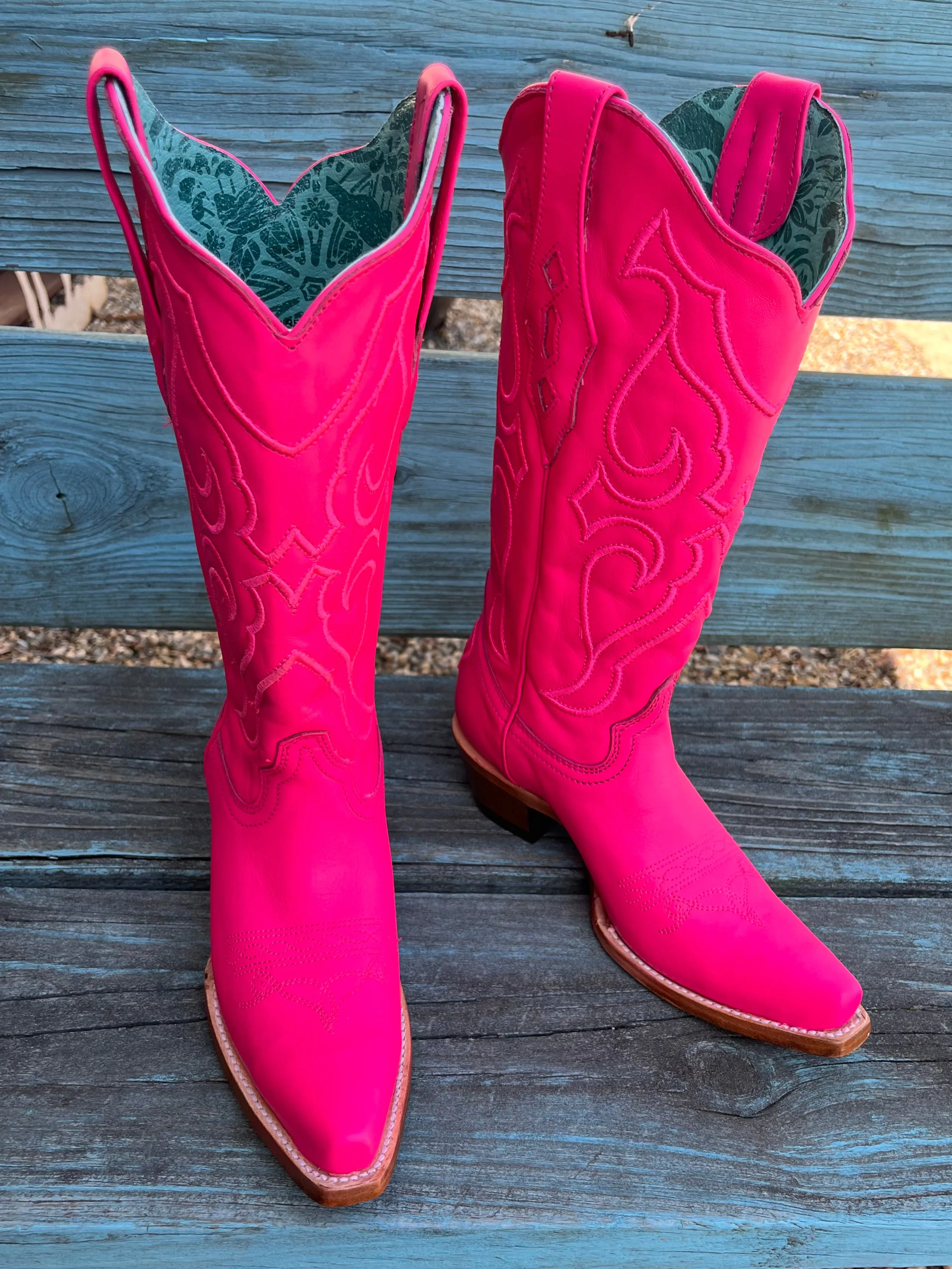 Corral Women's Fuchsia Pink Snip Toe Fashion Cowgirl Boots Z5138