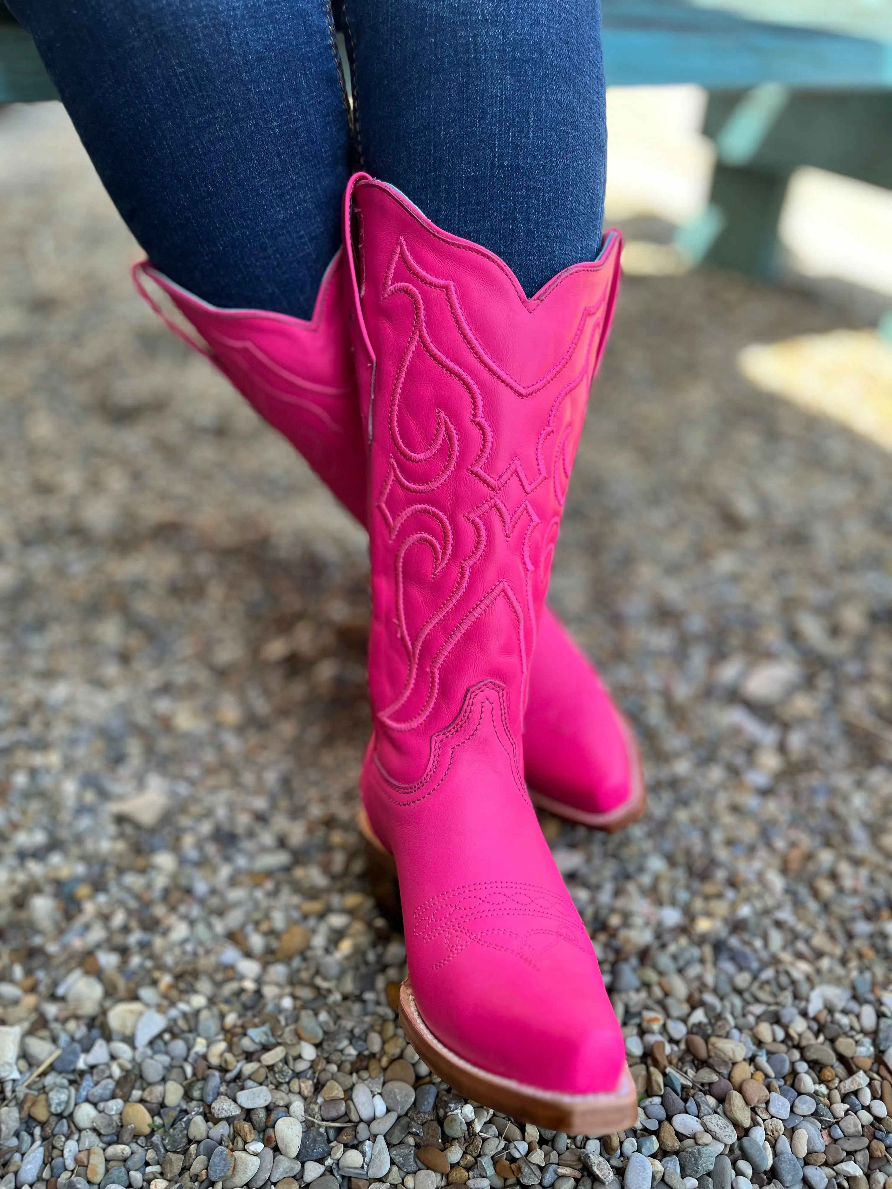 Corral Women's Fuchsia Pink Snip Toe Fashion Cowgirl Boots Z5138