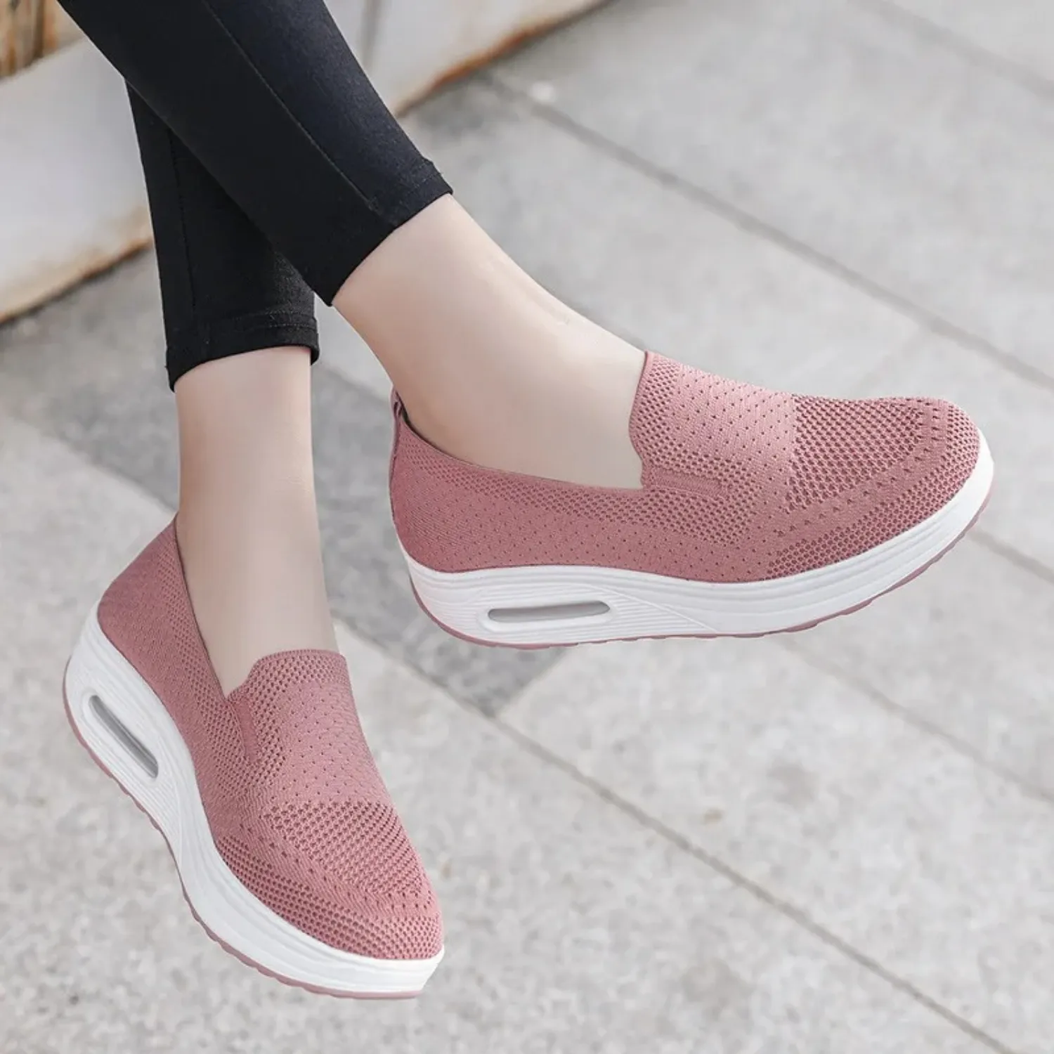 Damen-Slipper von WolffMode: Atmungsaktiv, einfarbig und mit Luftpolsterung