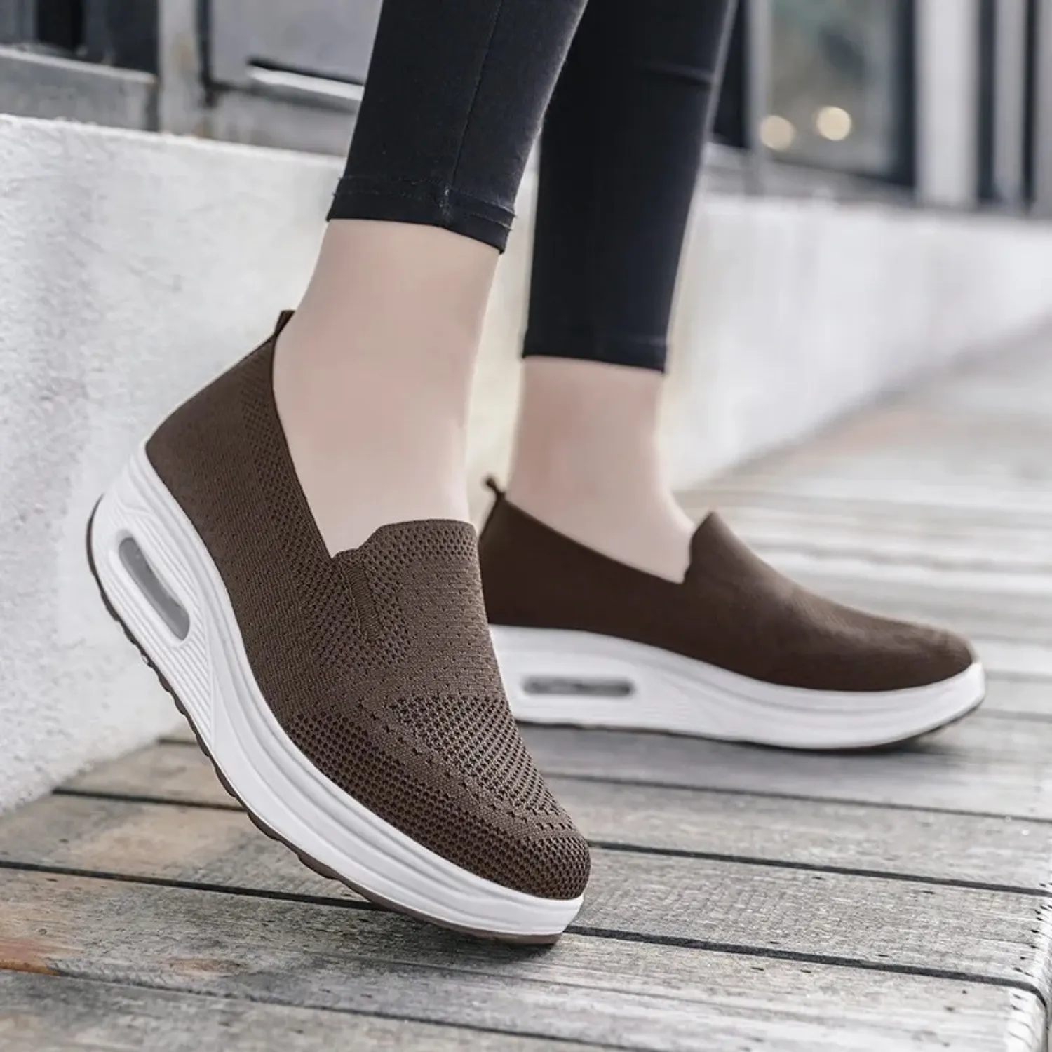 Damen-Slipper von WolffMode: Atmungsaktiv, einfarbig und mit Luftpolsterung