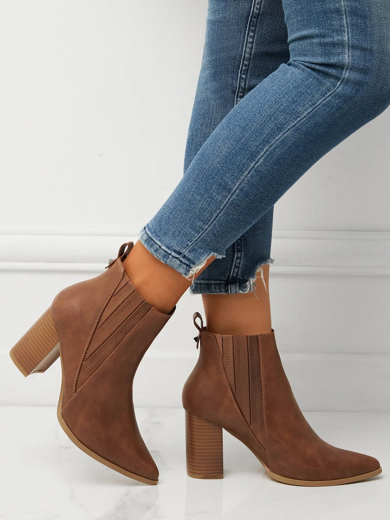 Elegant Brown Solid Color Women's Fashion Boots With Stitching Detail, Pointed Toe And Chunky Heels