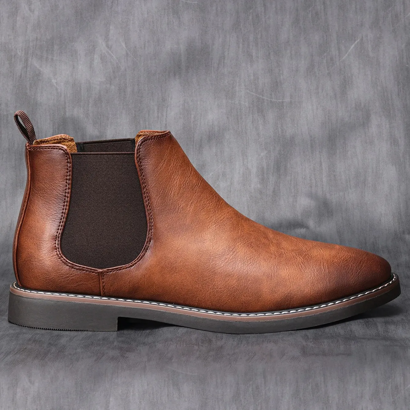 Elegant men's boots with comfortable insole