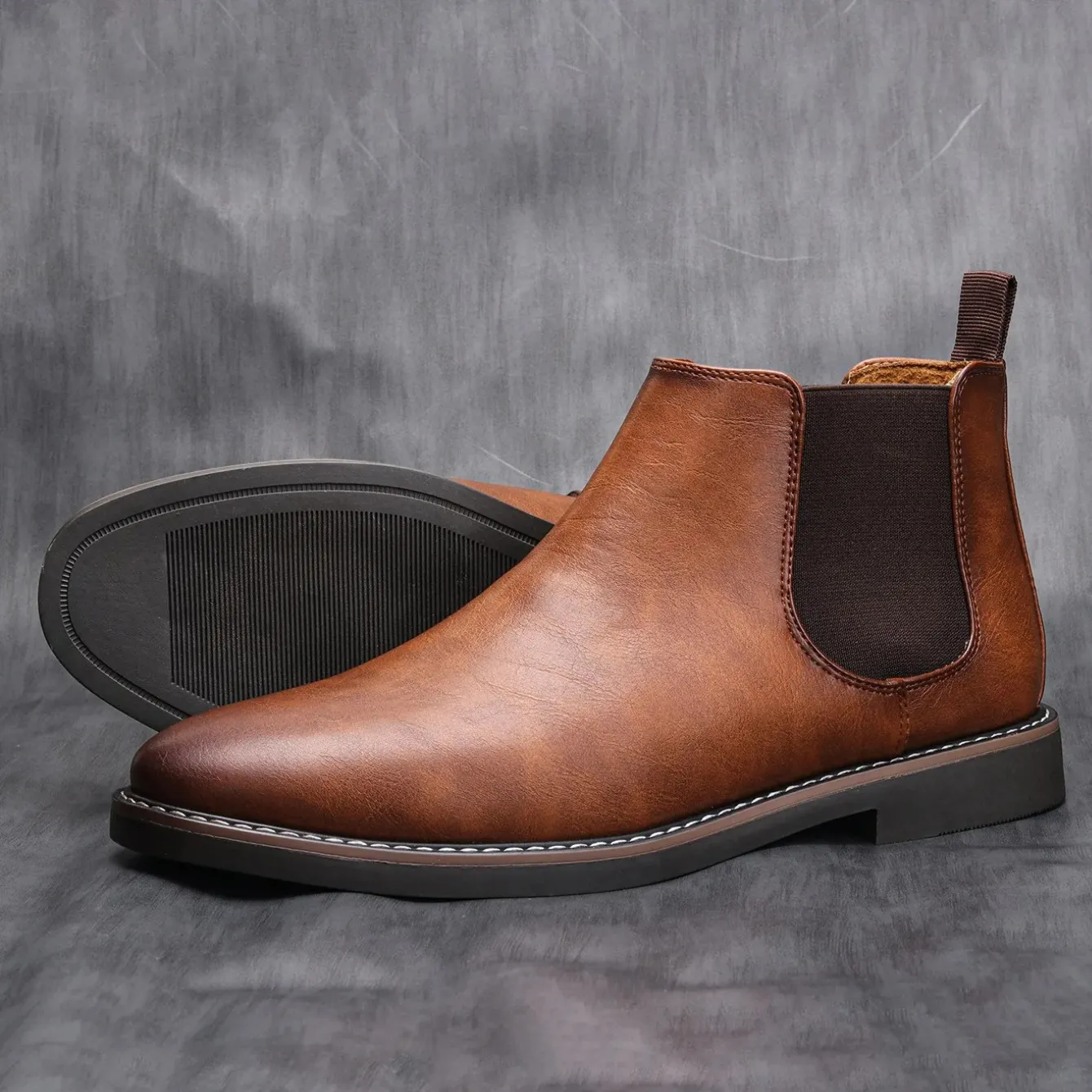 Elegant men's boots with comfortable insole