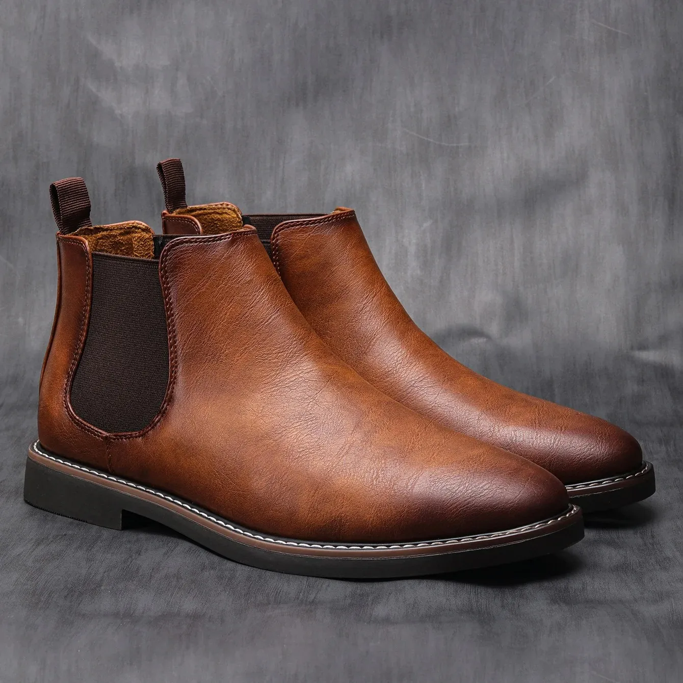 Elegant men's boots with comfortable insole