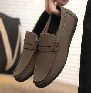 Elegant men's loafers in various colours