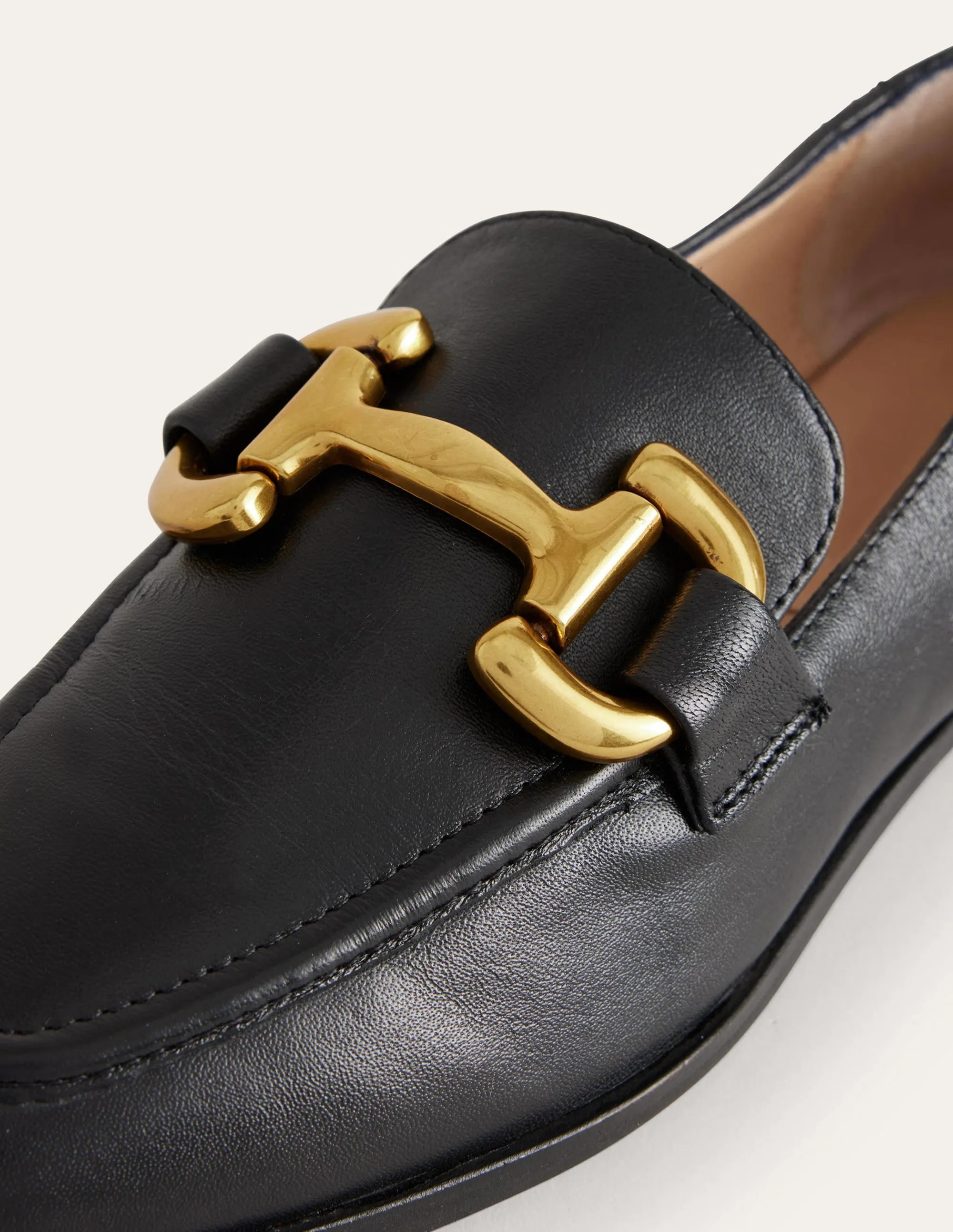 Iris Loafer mit Trensendetail-Schwarz