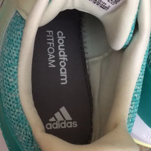 New in box Adidas size 6 kids