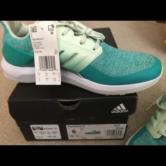 New in box Adidas size 6 kids